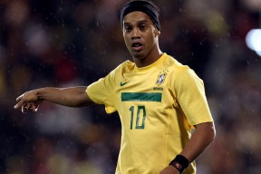 开云娱乐官网-梅奔新赛车加速表现提升，汉密尔顿称满意，梅奔f12020新车