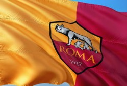 开云体育网页版-曼联失利：滕哈格的战术部署有待商榷，滕哈格执教风格